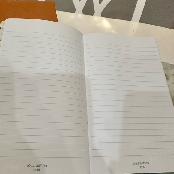 🍾SALE🍾 New Limited Edition Louis Vuitton By the Pool Jane Notebook MM blue - Picture 3 of 11